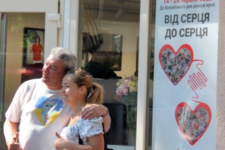 В Летнем театре Горсада открылась фотовыставка «От сердца к сердцу» (фоторепортаж)
