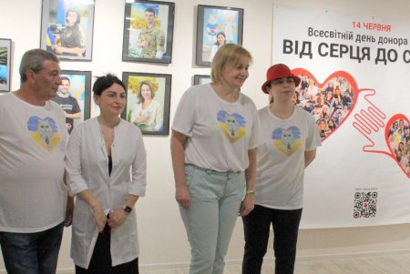 В Летнем театре Горсада открылась фотовыставка «От сердца к сердцу» (фоторепортаж)