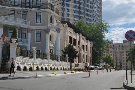 На одной из улиц Приморского района установлены делинаторы (фото)
