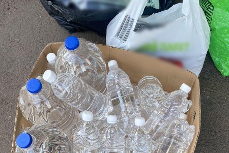 Жительница Раздельнянского района продавала на рынке суррогатный алкоголь и безакцизные сигареты (фото)