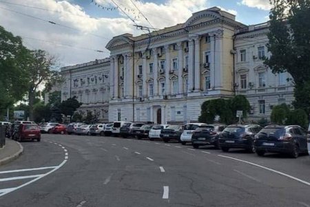 На Привокзальной площади появилась новая разметка (фото) 