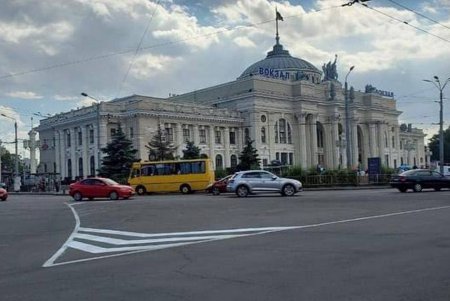 На Привокзальной площади появилась новая разметка (фото) 