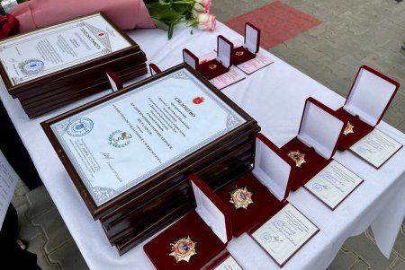 Городской голова Геннадий Труханов вручил медицинским работникам Одессы почетные награды (фото, видео)