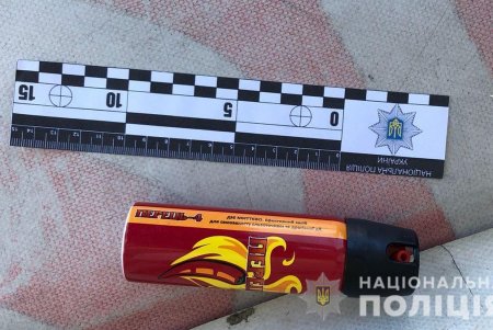 На промтоварном рынке под Одессой мужчина пытался ограбить незнакомку, распылив ей в лицо слезоточивый газ