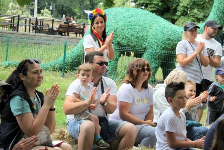 В Одесском зоопарке прошел День украинской песни (фоторепортаж)