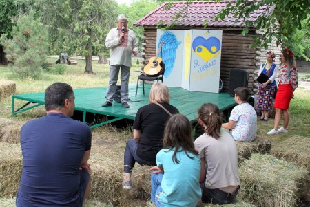 В Одесском зоопарке прошел День украинской песни (фоторепортаж)