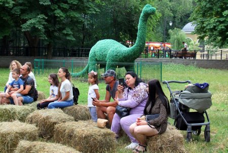 В Одесском зоопарке прошел День украинской песни (фоторепортаж)