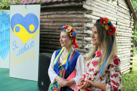 В Одесском зоопарке прошел День украинской песни (фоторепортаж)