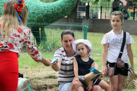 В Одесском зоопарке прошел День украинской песни (фоторепортаж)