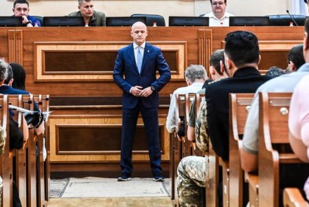 Геннадий Труханов вручил почетные награды военннослужащим и терроборонцам по случаю Дня Конституции Украины (фото)