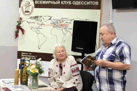 Портреты, одесские степи, цветы, животные и птицы: в Одессе открылась благотворительная выставка картин Аллы Крикун «TERRA MAJORIS/Земля предков» (фоторепортаж)