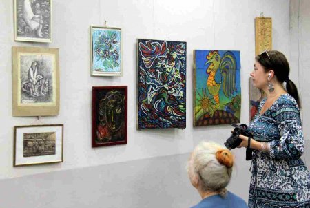 Портреты, одесские степи, цветы, животные и птицы: в Одессе открылась благотворительная выставка картин Аллы Крикун «TERRA MAJORIS/Земля предков» (фоторепортаж)