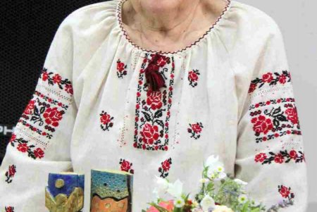 Портреты, одесские степи, цветы, животные и птицы: в Одессе открылась благотворительная выставка картин Аллы Крикун «TERRA MAJORIS/Земля предков» (фоторепортаж)