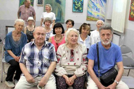 Портреты, одесские степи, цветы, животные и птицы: в Одессе открылась благотворительная выставка картин Аллы Крикун «TERRA MAJORIS/Земля предков» (фоторепортаж)