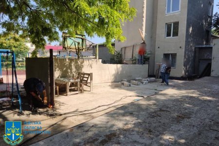 Женщина ответит перед судом за незаконную застройку более 200 квадратных метров городской земли в Малиновском районе (фото)