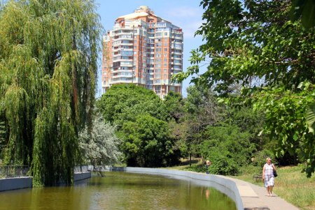 Природная красота парка Победы: водоемы, черепахи, утки, редкие деревья и кустарники (фоторепортаж)