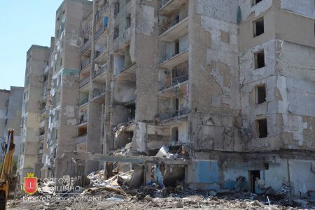 Одесский горсовет передал гуманитарную помощь жителям Сергеевки, которые пострадали от ракетных ударов (фото)