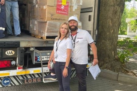 Американская компания передала для одесских медучреждений гуманитарную помощь (фото)