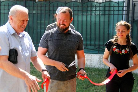 В сквере Гамова прошел праздник для семей переселенцев (фоторепортаж) 