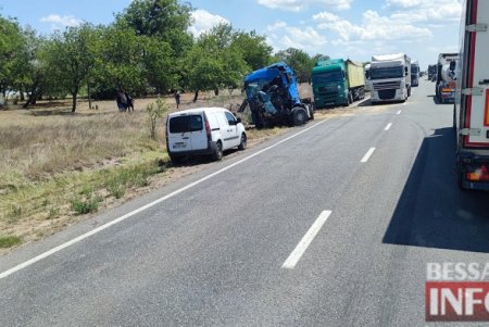 В Болградском районе столкнулись газовоз и седельный автопоезд: предварительно без жертв (фото)