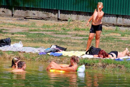 Из-за невозможности попасть на море, одесситы выбирают альтернативу – городские парки (фоторепортаж)