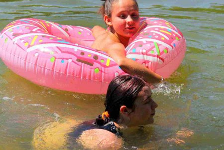 Из-за невозможности попасть на море, одесситы выбирают альтернативу – городские парки (фоторепортаж)