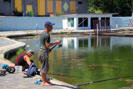 Из-за невозможности попасть на море, одесситы выбирают альтернативу – городские парки (фоторепортаж)