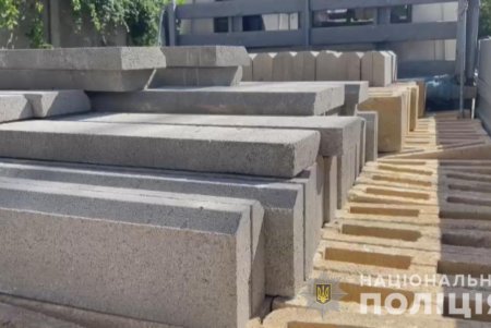 В Одессе двое строителей украли стройматериалы с территории афганского культурного центра (видео, фото)