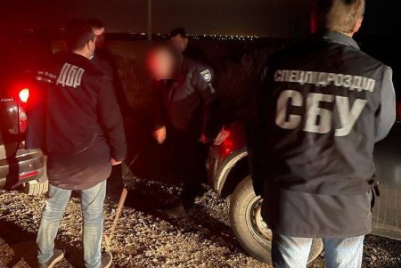 Бывший одесский полицейский попался при получении четырех тысяч долларов взятки (фото)