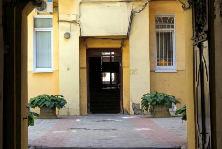 Вычурная лепнина, разнообразные скульптуры: прогулка по Маразлиевской (фоторепортаж)