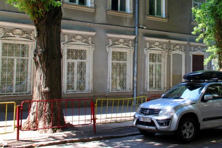 Вычурная лепнина, разнообразные скульптуры: прогулка по Маразлиевской (фоторепортаж)