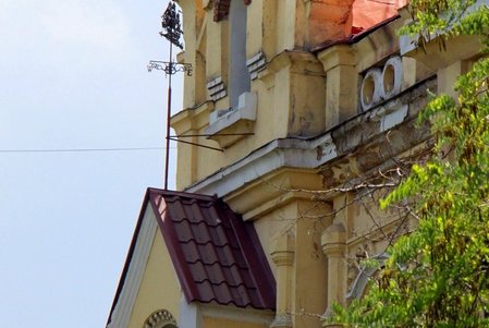 Вычурная лепнина, разнообразные скульптуры: прогулка по Маразлиевской (фоторепортаж)