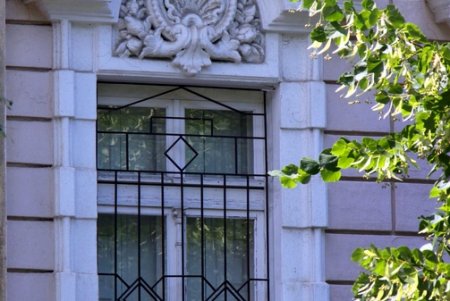 Вычурная лепнина, разнообразные скульптуры: прогулка по Маразлиевской (фоторепортаж)