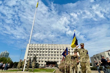 В День Государственности Украины мэр Одессы торжественно возложил цветы к памятнику Тарасу Шевченко (фото)