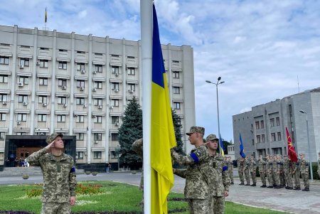 В День Государственности Украины мэр Одессы торжественно возложил цветы к памятнику Тарасу Шевченко (фото)