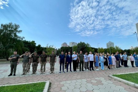 В День Государственности Украины мэр Одессы торжественно возложил цветы к памятнику Тарасу Шевченко (фото)