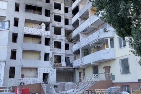В Одессе восстанавливают жилкомплекс, поврежденный в результате ракетного обстрела (фото, видео)