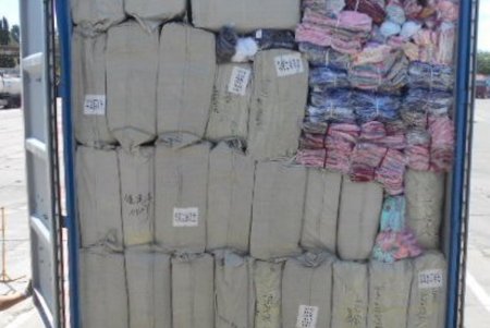 Предприниматель хотел переправить в Одесскую область более 14 тонн незадекларированного нижнего белья (фото) 
