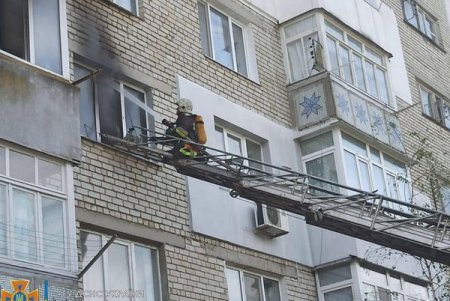 Спасатели Белгорода-Днестровского ликвидировали пожар в жилой высотке (фото)