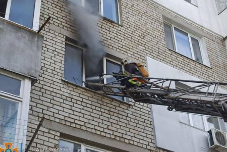 Спасатели Белгорода-Днестровского ликвидировали пожар в жилой высотке (фото)