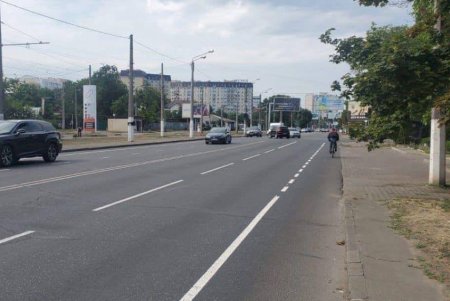 На Люстдорфской дороге продлили велодорожку, а на Александра Невского расширили полосу движения (фото)