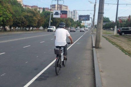 На Люстдорфской дороге продлили велодорожку, а на Александра Невского расширили полосу движения (фото)