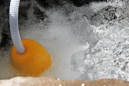 Из штольни, расположенной у знаменитого Желтого камня, произвели забор воды (фоторепортаж)