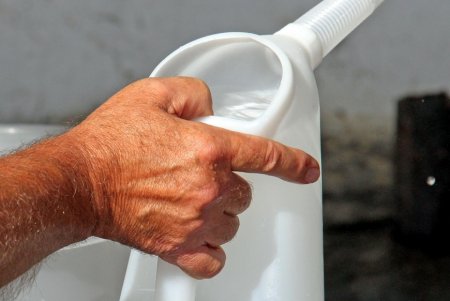Из штольни, расположенной у знаменитого Желтого камня, произвели забор воды (фоторепортаж)