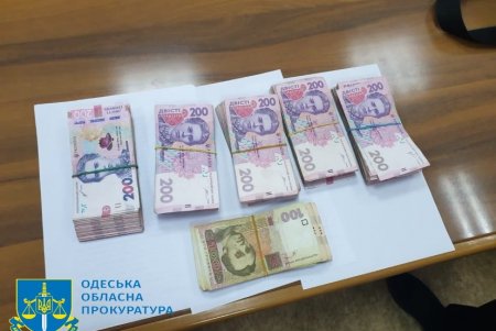 В Одессе задержали двоих чиновников «Укрзализныци» при получении 200 тысяч гривен взятки (фото)