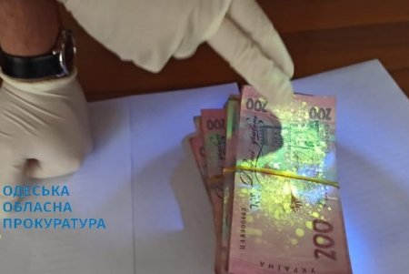 В Одессе задержали двоих чиновников «Укрзализныци» при получении 200 тысяч гривен взятки (фото)