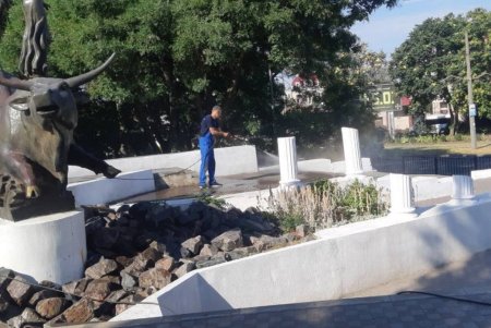 Cпециалисты отремонтировали кровлю на Базарной и в Ватманском переулке, провели санитарный день в Киевском районе (фото)