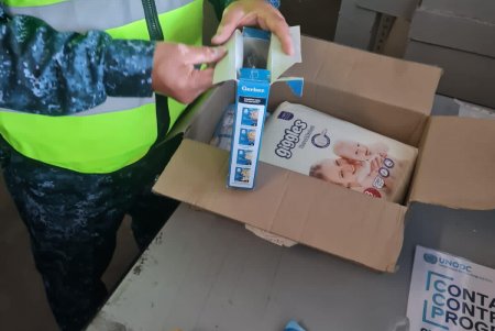 Кокаин и экстази спрятал в детских вещах отправитель из Одессы в посылке в Казахстан (фото)