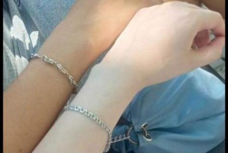 На Святослава Рихтера две женщины ограбили юную одесситку, отняв у нее телефон и украшения (фото)