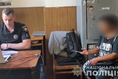 Одесситка отдала драгоценности прохожей поверив, что она гадалка и поможет снять порчу (фото, видео)